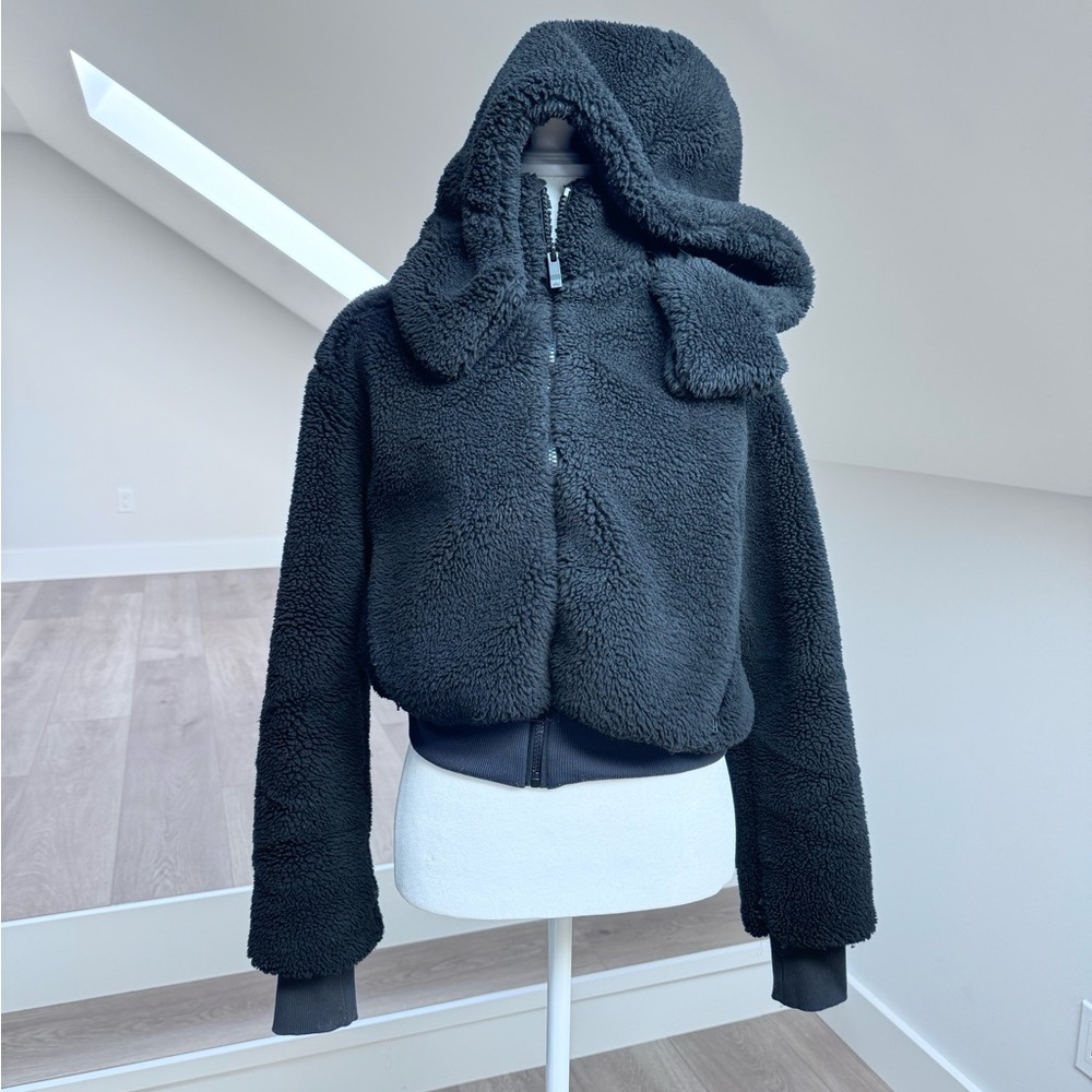 ALO Sherpa Fleece Black. Size XS.